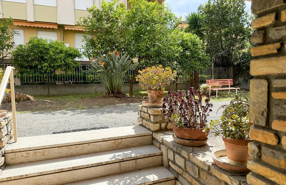 Casa Febo, in centro con parcheggio privato a 200 mt dal mare-1
